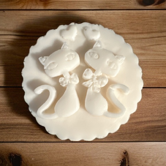 Handmade Soap - Goats Milk & Vanilla - Cat Pattern - Picture 2 of 5